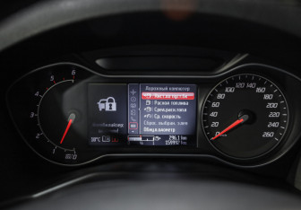 Подержанный автомобиль Ford Mondeo Sedan 2012 года (12 фото)
