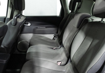 Подержанный автомобиль Renault Scenic 2008 года (10 фото)