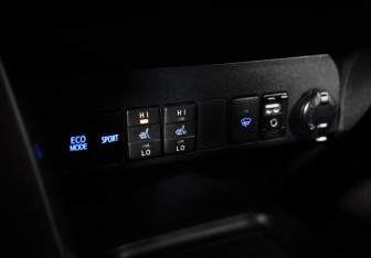 Подержанный автомобиль Toyota RAV4 2015 года (15 фото)