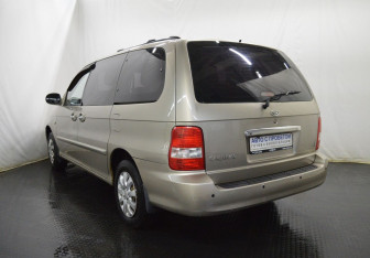 Подержанный автомобиль Kia Carnival 2004 года (6 фото)