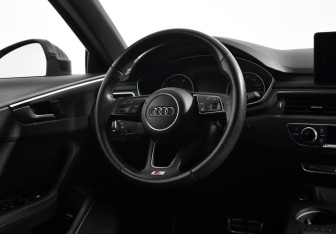 Подержанный автомобиль Audi A4 Sedan 2017 года (15 фото)