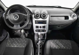Подержанный автомобиль Renault Sandero 2014 года (13 фото)