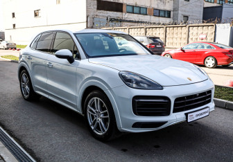 Подержанный автомобиль Porsche Cayenne 2018 года (3 фото)