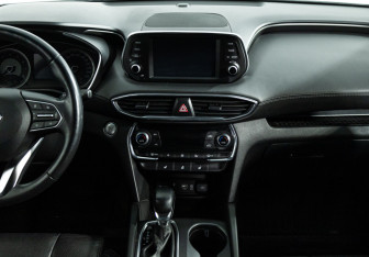 Подержанный автомобиль Hyundai Santa Fe 2020 года (14 фото)