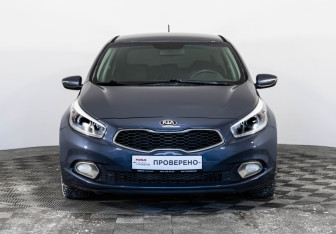 Подержанный автомобиль Kia Ceed Hatchback 2013 года (2 фото)