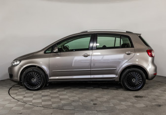 Подержанный автомобиль Volkswagen Golf Plus 2011 года (8 фото)