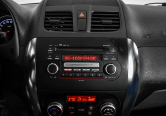 Подержанный автомобиль Suzuki SX4 Hatchback 2012 года (17 фото)