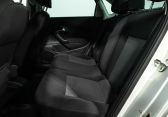 Подержанный автомобиль Volkswagen Polo Sedan 2014 года (10 фото)