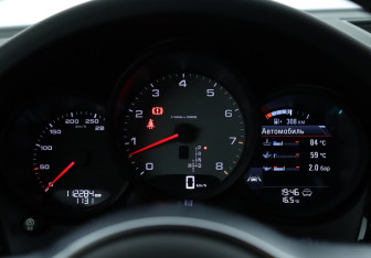 Подержанный автомобиль Porsche Macan 2016 года (19 фото)