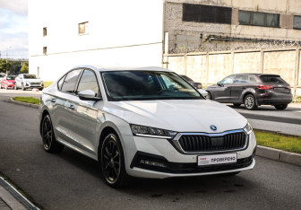 Подержанный автомобиль Skoda Octavia Liftback 2021 года (5 фото)