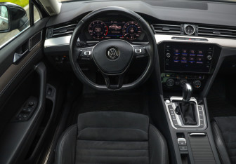 Подержанный автомобиль Volkswagen Passat Sedan 2017 года (12 фото)
