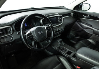 Подержанный автомобиль Kia Sorento 2019 года (11 фото)