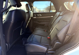 Подержанный автомобиль Ford Explorer 2019 года (17 фото)