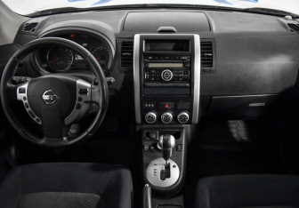 Подержанный автомобиль Nissan X-Trail 2011 года (14 фото)