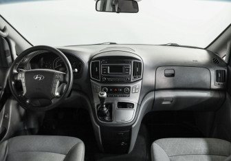 Подержанный автомобиль Hyundai H-1 2018 года (10 фото)