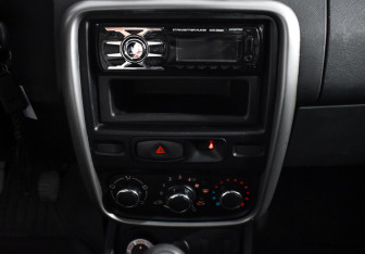 Подержанный автомобиль Renault Duster 2014 года (14 фото)