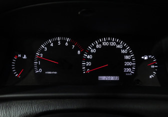 Подержанный автомобиль Toyota Corolla Sedan 2006 года (12 фото)