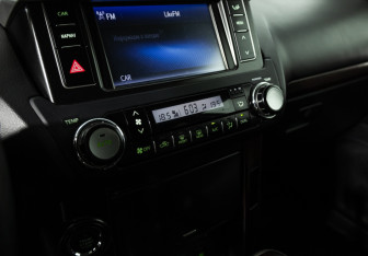 Подержанный автомобиль Toyota Land Cruiser Prado 2015 года (16 фото)