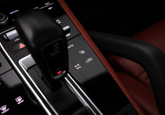 Подержанный автомобиль Porsche Cayenne 2019 года (22 фото)