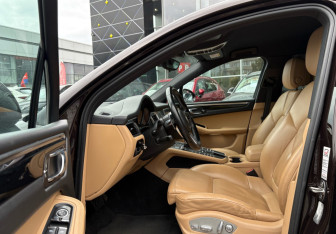 Подержанный автомобиль Porsche Macan 2016 года (9 фото)