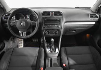 Подержанный автомобиль Volkswagen Golf Hatchback 2011 года (13 фото)