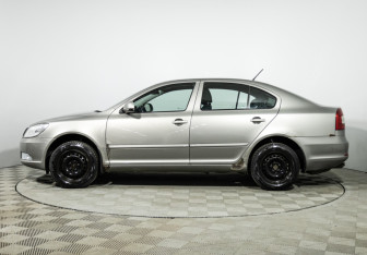 Подержанный автомобиль Skoda Octavia Liftback 2011 года (8 фото)