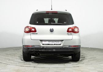 Подержанный автомобиль Volkswagen Tiguan 2011 года (6 фото)