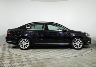 Подержанный автомобиль Volkswagen Passat Sedan 2011 года (4 фото)