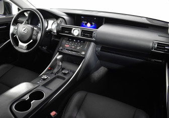 Подержанный автомобиль Lexus IS Sedan 2019 года (10 фото)