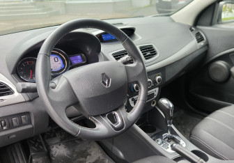 Подержанный автомобиль Renault Megane Hatchback 2013 года (14 фото)