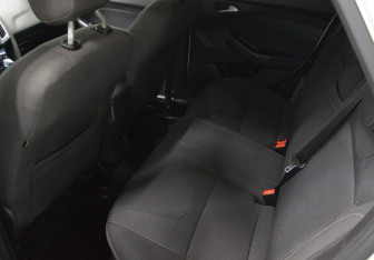Подержанный автомобиль Ford Focus Hatchback 2013 года (11 фото)