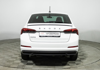 Подержанный автомобиль Skoda Rapid Liftback 2021 года (6 фото)