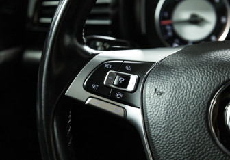 Подержанный автомобиль Volkswagen Touareg 2018 года (21 фото)