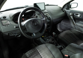 Подержанный автомобиль Renault Megane Sedan 2006 года (11 фото)