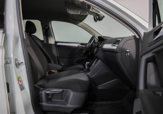 Подержанный автомобиль Volkswagen Tiguan 2021 года (24 фото)