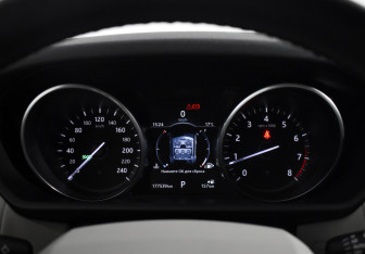Подержанный автомобиль Land Rover Discovery 2017 года (22 фото)