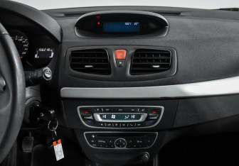 Подержанный автомобиль Renault Megane Hatchback 2010 года (16 фото)