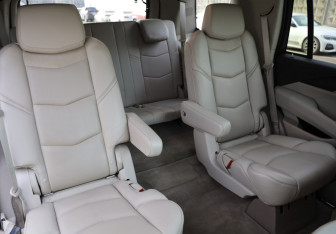 Подержанный автомобиль Cadillac Escalade Suv 2016 года (33 фото)