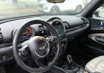 Подержанный автомобиль MINI Clubman Wagon 2019 года (16 фото)