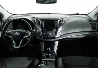 Подержанный автомобиль Hyundai i40 Sedan 2015 года (13 фото)