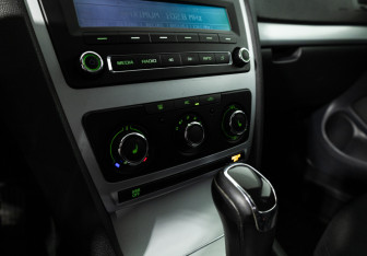 Подержанный автомобиль Skoda Octavia Liftback 2011 года (15 фото)