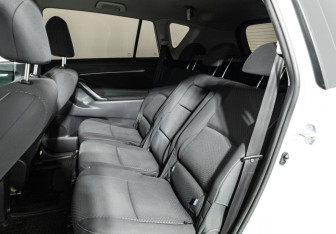 Подержанный автомобиль Toyota Verso 2013 года (10 фото)