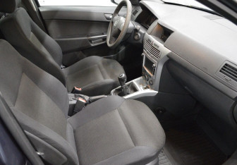 Подержанный автомобиль Opel Astra Hatchback 2010 года (12 фото)