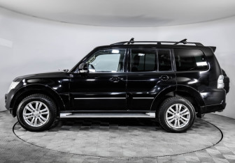 Подержанный автомобиль Mitsubishi Pajero 2013 года (8 фото)
