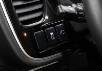 Подержанный автомобиль Mitsubishi Outlander 2015 года (17 фото)