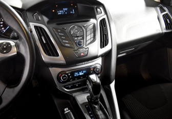 Подержанный автомобиль Ford Focus Wagon 2013 года (18 фото)