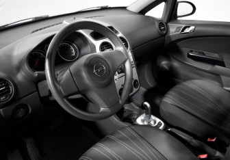 Подержанный автомобиль Opel Corsa 2008 года (9 фото)