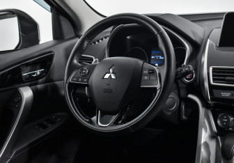 Подержанный автомобиль Mitsubishi Eclipse Cross 2019 года (14 фото)