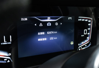 Подержанный автомобиль Hongqi H5 2023 года (11 фото)