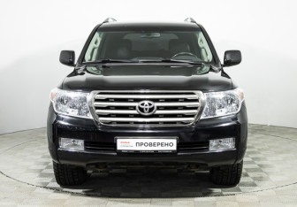 Подержанный автомобиль Toyota Land Cruiser Suv 2011 года (2 фото)